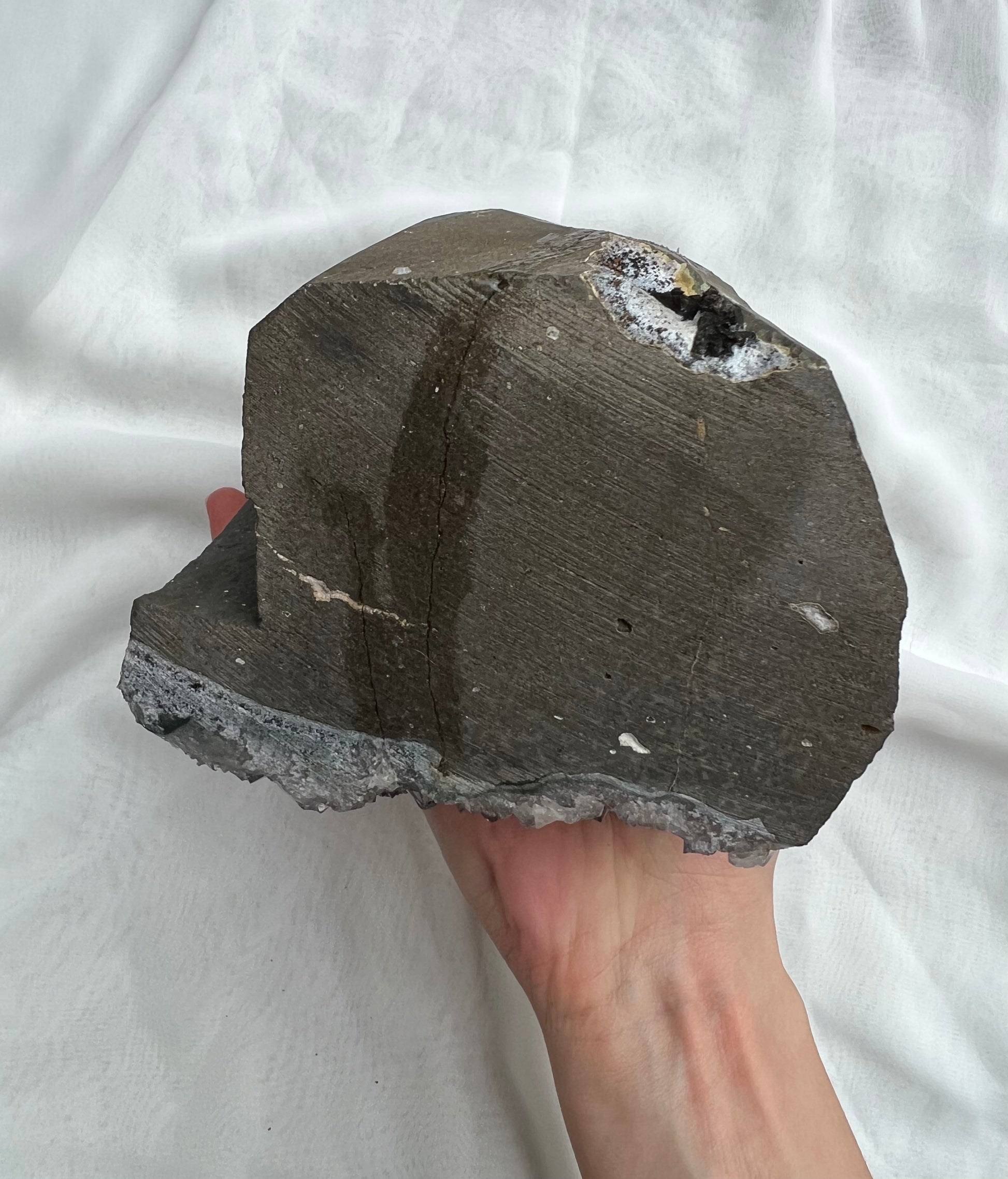 Nebula Amethyst Cut base